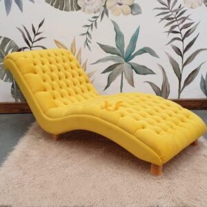 Tufted chaise