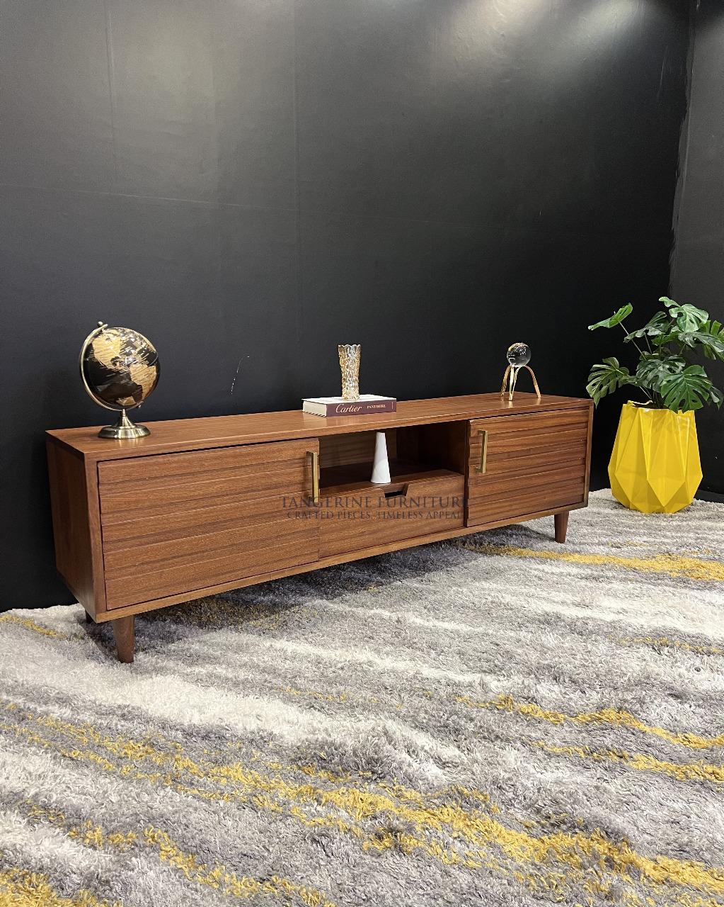 A rich mahogany tv stand - Image 2