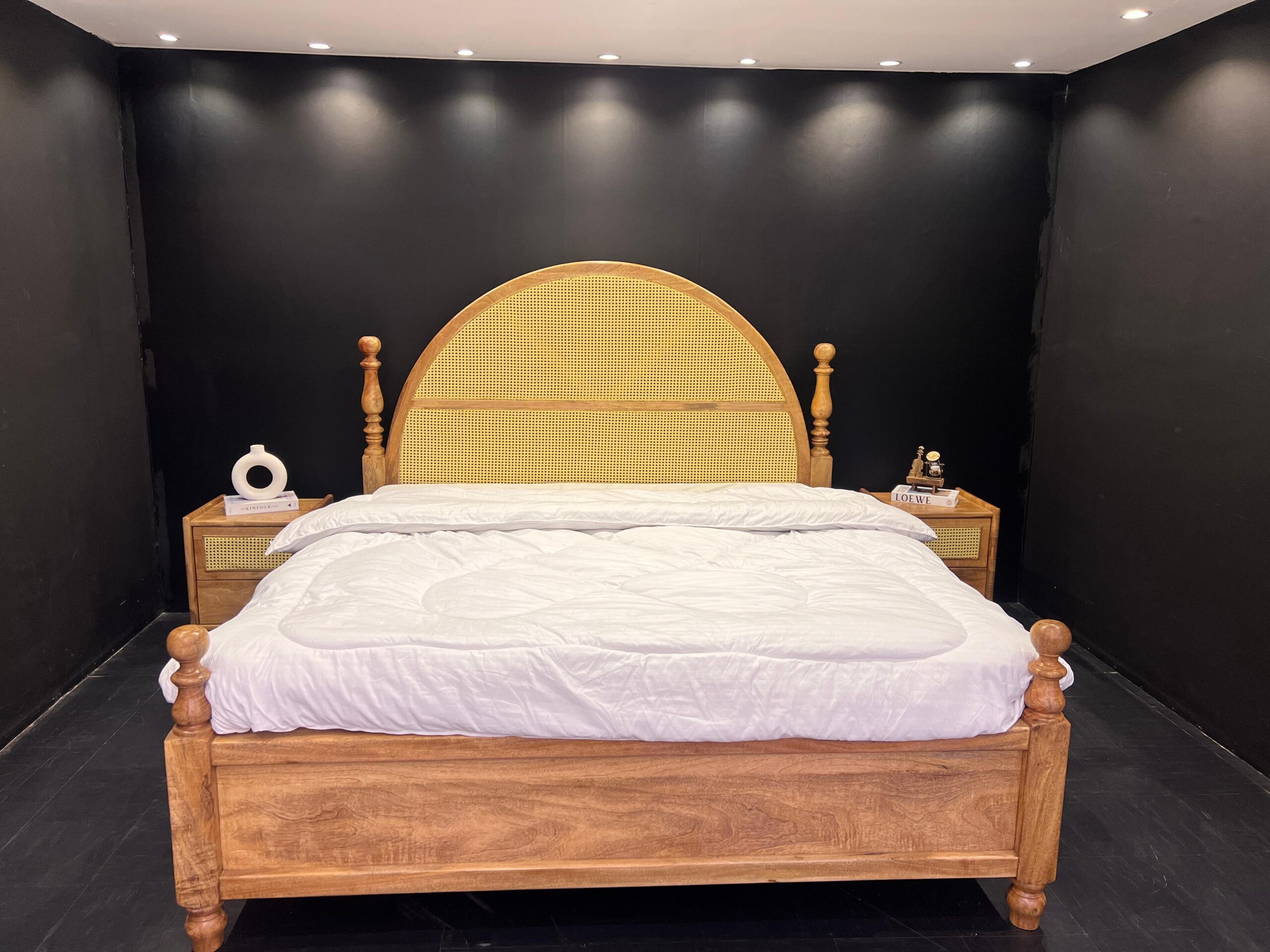 A sturdy mango wood bed - Image 2