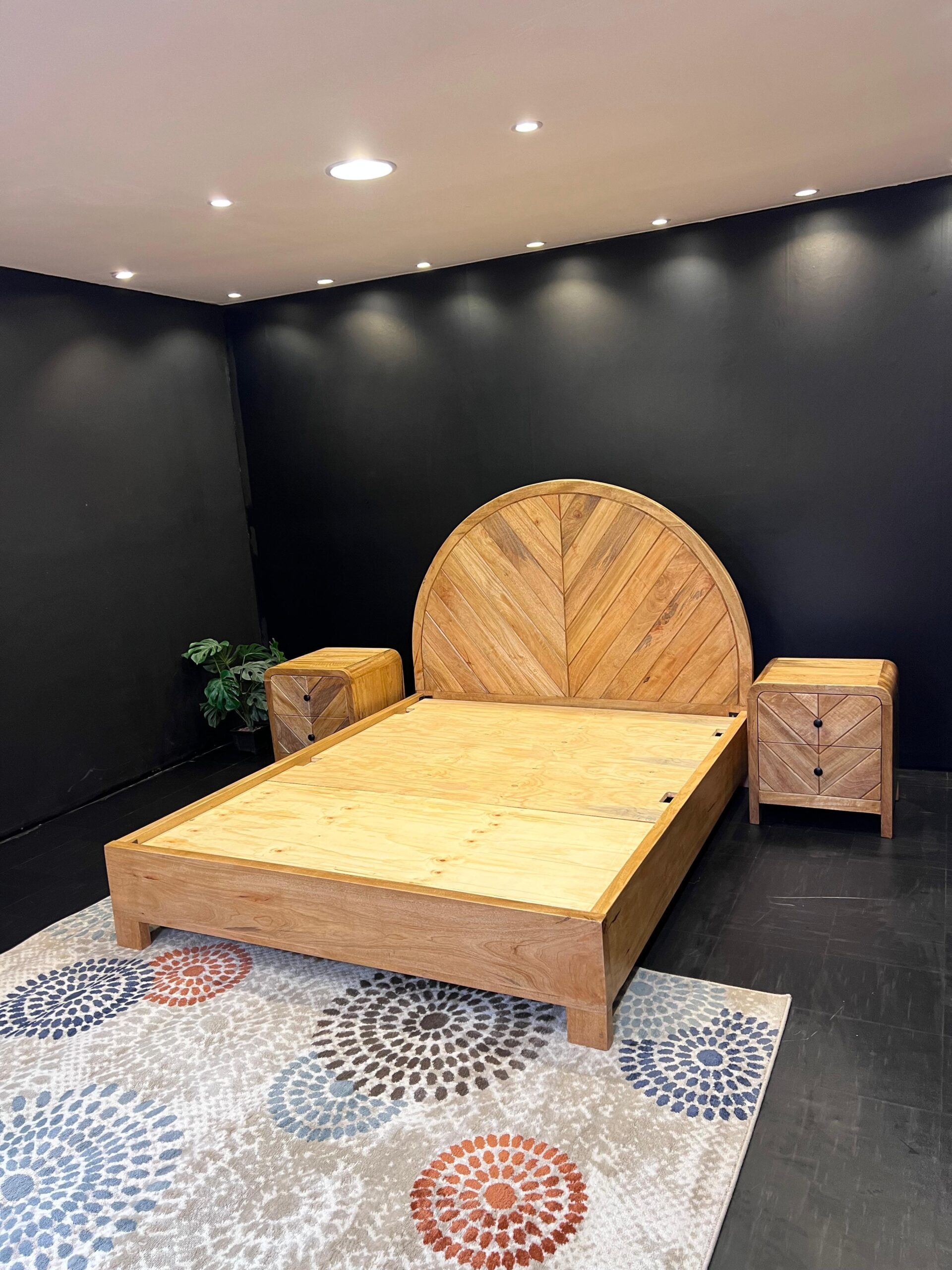 A mango wood bed - Image 2