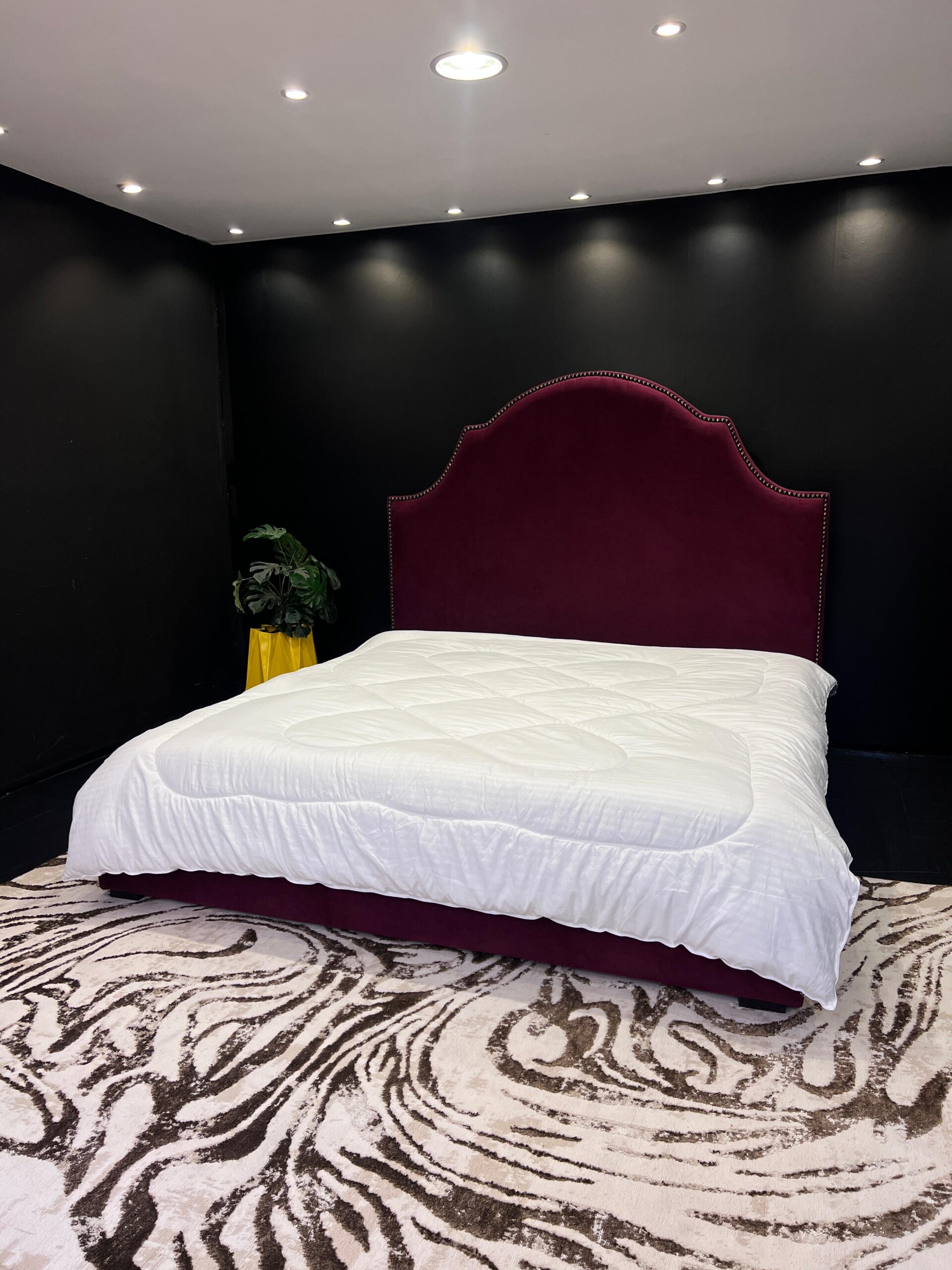 A deep purple bed - Image 2